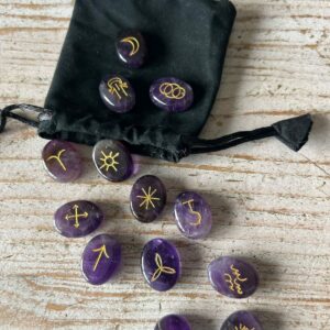 Runes Sorcière Améthyste - 13 palets gravés or - boutique La Porte des Secrets