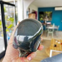 Crâne Obsidienne œil céleste Mexique création fait à la main 11 cm - boutique minéraux du monde La Porte des Secrets