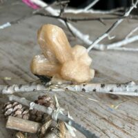 Apophyllite Inde - couleur beige rosé nacré. Boutique La Porte des Secrets