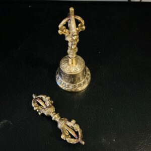 Dorje double 9 cm et clochette 11,5 cm ensemble en bronze. Boutique ésotérique La Porte des Secrets