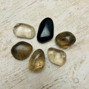 Quartz fumé gros galet forme libre - quartz naturel - boutique La Porte des Secrets