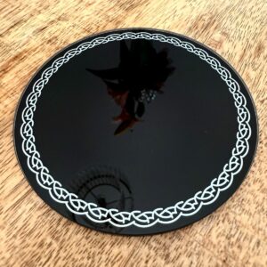 Miroir noir de divination 10 cm livré dans sa pochette de velours noire; Boutique ésotérique La Porte des Secrets
