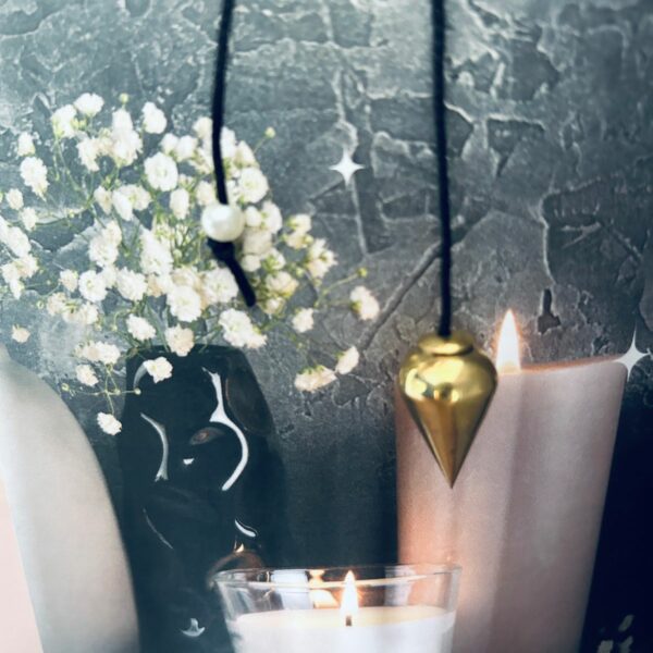 Pendule goutte laiton plaqué or et fil coton noir - Boutique ésotérique La Porte des Secrets