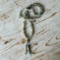 Mala tibétain en Labradorite perles 6 mm, Madagascar - Boutique ésotérique en ligne La Porte des Secrets