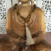 Mala pierre oeil de tigre artisanal avec pompon - Boutique ésotérique en ligne La Porte des Secrets