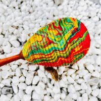 Maraca artisanale Indonésie - Objet chamanique en bois. Boutique ésotérique La Porte des Secrets