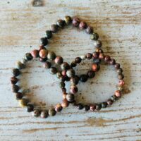 Pierre de Jaspe léopard, les bracelets en pierres naturelles en perles de 6mm et 8/ mm - de la boutique La Porte des Secrets