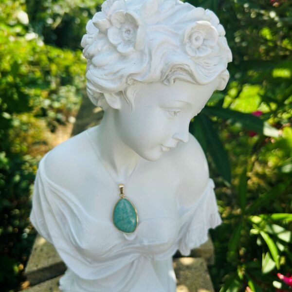 Pendentif pierre d'Amazonite cerclé or. Boutique La Porte des Secrets