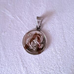 Talisman - Amulette de protection Dragon rouge & Tetragrammation. Pour les jalousies, réussites, magies noires et autres. Diamètre environ 2.5 cm - Boutique ésotérique La Porte des Secrets