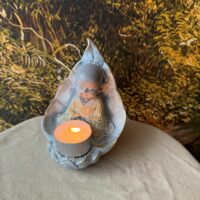 Moine Méditatif porte bougie 13.5 cm - statuette en Résine grise. Boutique ésotérique La Porte des Secrets