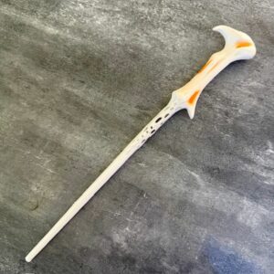 Baguette magique Lord Voldemort pour sortilèges, rituels, potions... en plastique moulé longueur environ 30 cm - Boutique ésotérique La Porte des Secrets