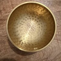 Bol chantant tibétain or martelé 11 cm. Boutique ésotérique La Porte des Secrets