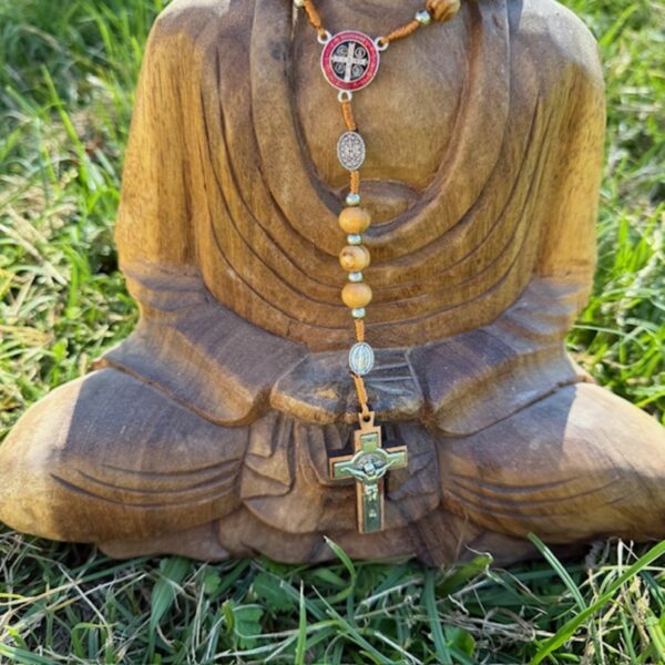 Chapelet Jérusalem avec médaille de Marie, vierge miraculeuse et croix de bois gravée avec Jésus. Boutique ésotérique La Porte des Secrets