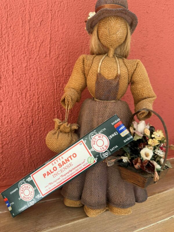 Encens Palo Santo en stick marque Satya. Encens naturel roulé à la main; boite de 15 bâtonnets. Boutique ésotérique La Porte des Secrets