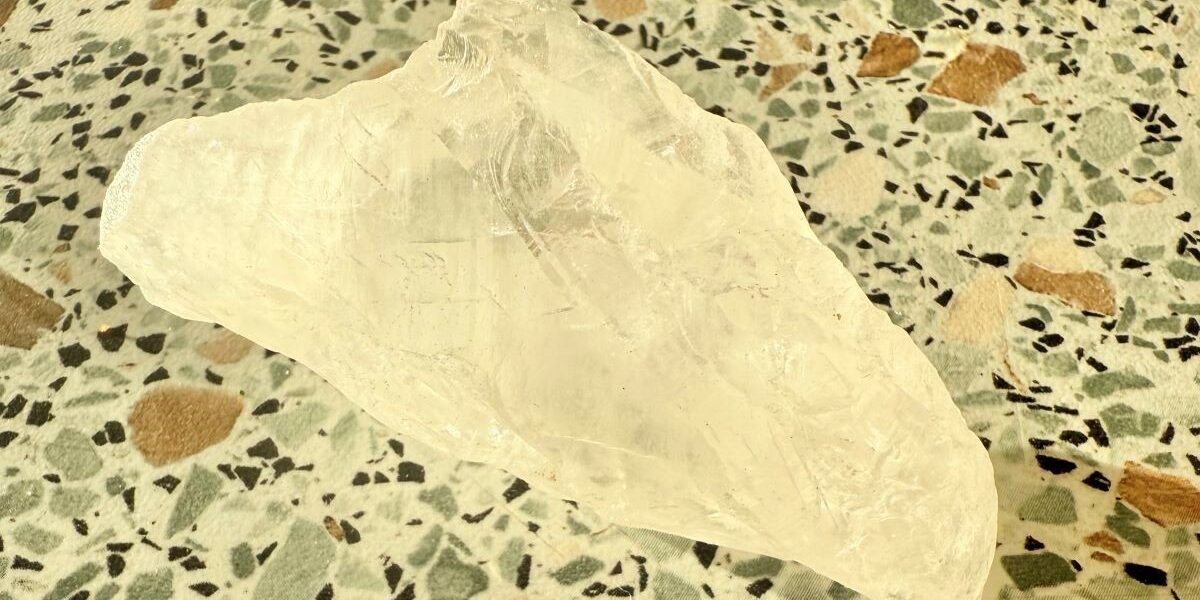 Azeztulite Cristal très rare et Extraordinaire. Cristal guérisseur et spirituel. Boutique La Porte des Secrets