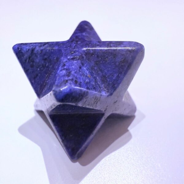 les Merkabah pierre sodalite 2.5 cm, bleu très profond. boutique La Porte des Secrets