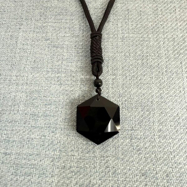 Pendentif Seau de Salomon en Obsidienne noire 3 cm avec cordon. Boutique La Porte des Secrets