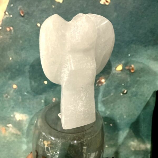 Grand Ange artisanal en Sélénite, pierre naturelle Maroc 12 cm. Statuette taillée et polie à la main. Boutique de lithothérapie et Esotérique La Porte des Secrets